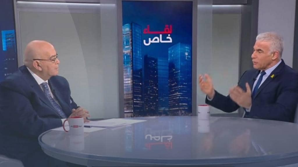 عماد الدين أديب يثير غضبًا واسعًا بعد حواره مع رئيس وزراء الاحتلال السابق