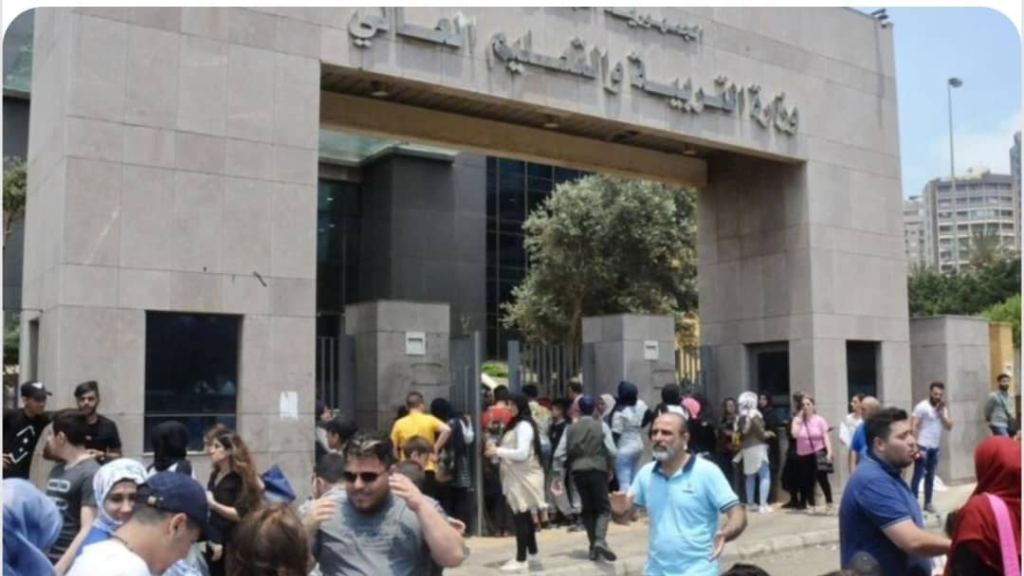 متعاقدو الأساسي في السراي… ويضعون مطالبهم أمام الحكومة
