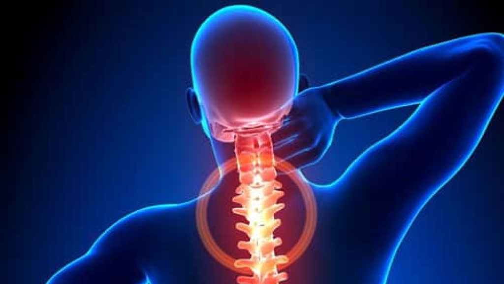 كيف يدمر الهاتف عمودك الفقري دون أن تشعر ؟