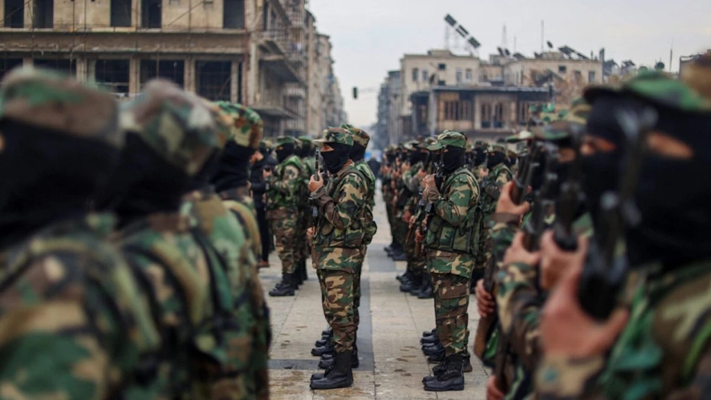 المشكلة في لبنان، أنه يوجد من يؤيّد الأفكار المتطرفة، وهناك انقسام داخلي سياسي وطائفي يساعد المتشدّدين على الانتشار أكثر