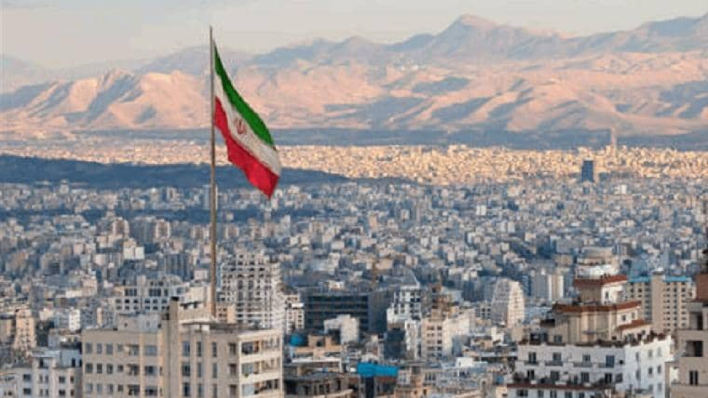 إعدام علني في إيران لرجل دين أدين باغتصاب وقتل طفلة