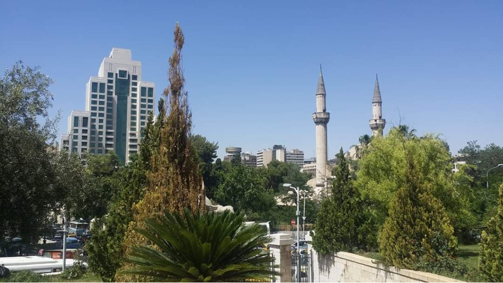 سوريا تحدد رسوم تأشيرات دخول الأجانب: اللبنانيون والأردنيون مجاناً.. 200 دولار للأميركيين و400 للإيرانيين!