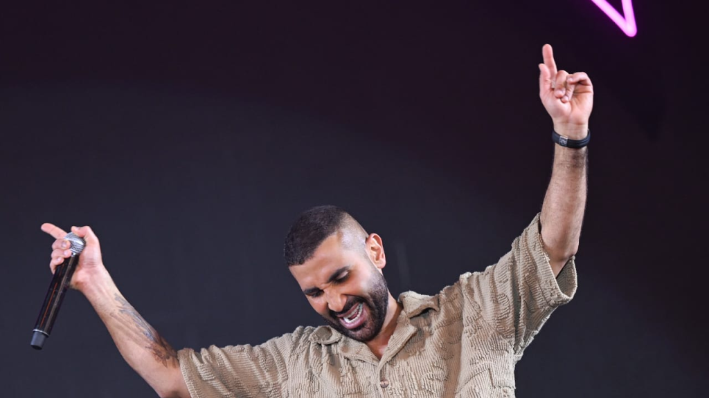 أحمد سعد من الحج لـ حفلة الساحل.. حكاية صورتين قلبو السوشيال ميديا
