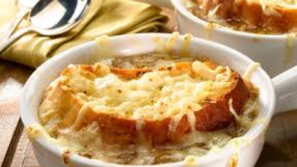 مش طعم لذيذ بس.. شوربة البصل فيها كنز صحي لا يعرفه الكثيرون