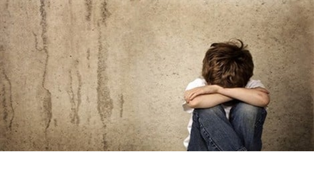 بقصد تأديبهما.. زوجة أب تُتهم بتعذيب طفلين وحرق جسديهما