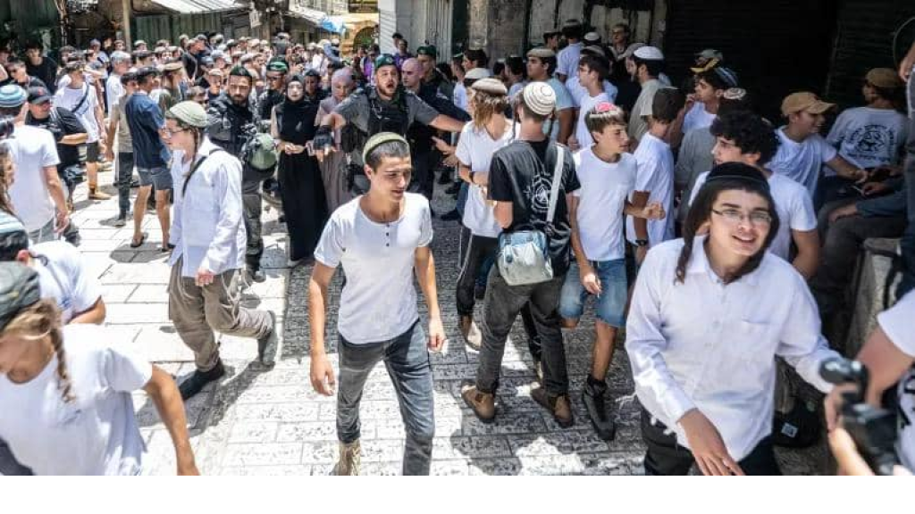 مستوطنون يقتحمون الأقصى والاحتلال يحرق منازل بمخيم نور شمس
