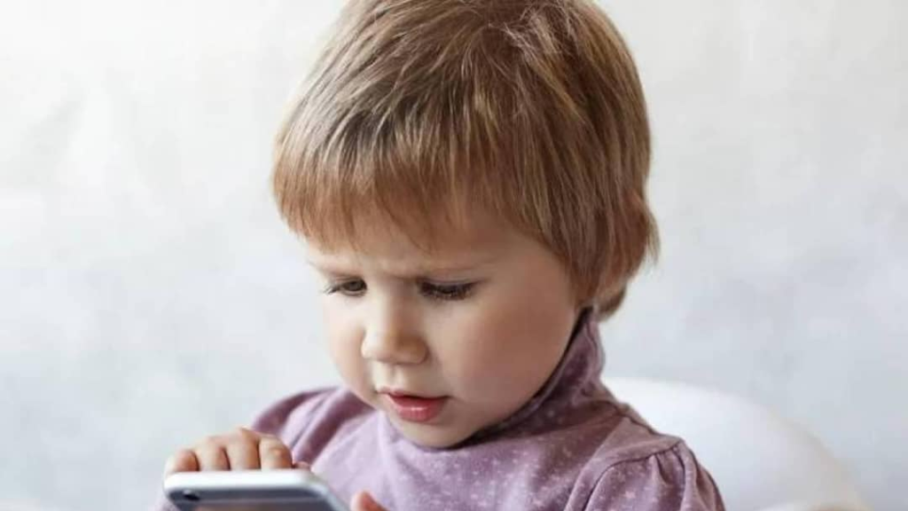 تأثير الألعاب الإلكترونية ووسائل التواصل الاجتماعي على القدرات الذهنية للأطفال