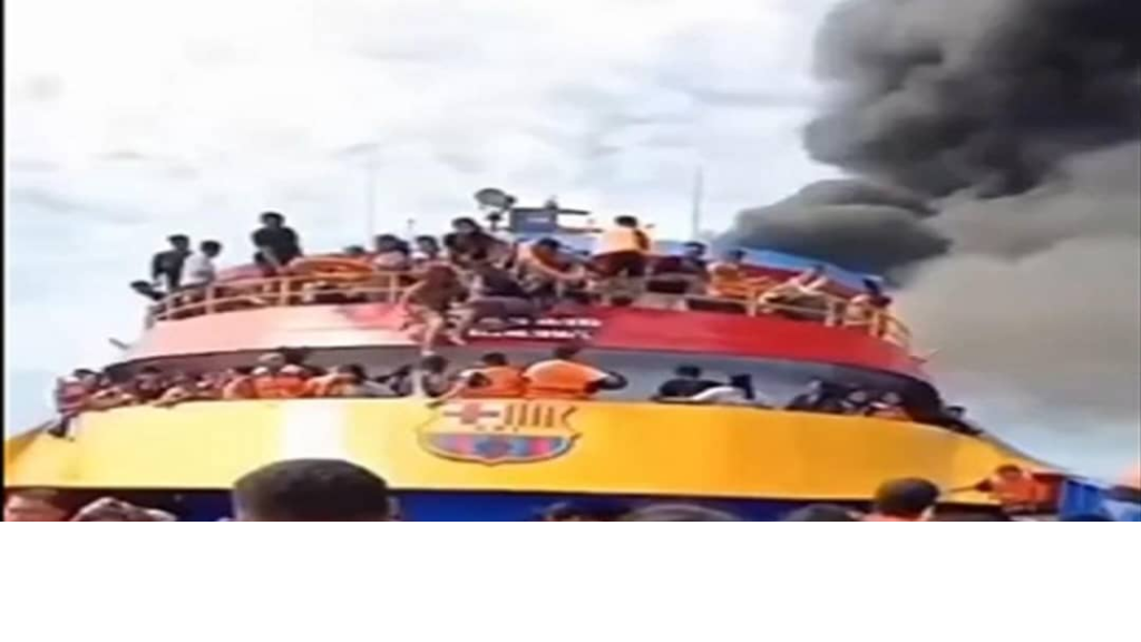 بالفيديو...اندلاع حريق كبير في سفينة على متنها 280 راكباً