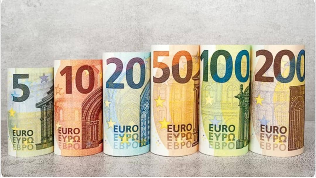 اليورو يقترب من أعلى مستوياته في أربع سنوات وسط تفاؤل تجاري عالمي