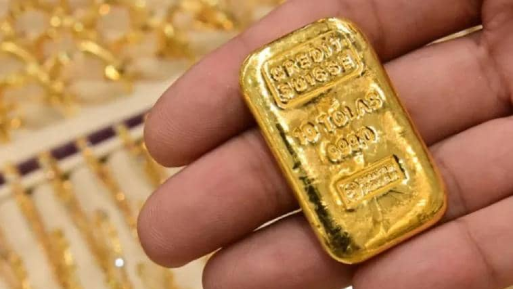 الذهب يتراجع إلى أدنى مستوى في قرابة أسبوعين