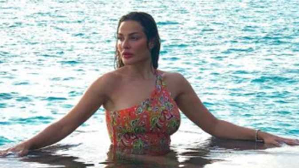 بالمايوه.. نادين نسيب نجيم تستعرض رشاقتها وتقضي عطلة في اسبانيا مع حبيبها الجديد؟ (فيديو) 