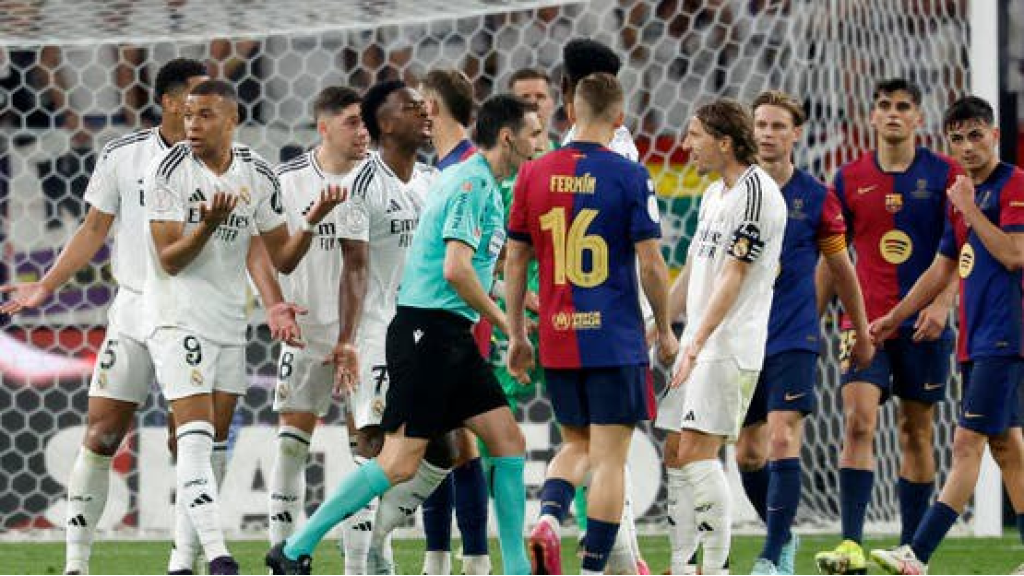 قناة برشلونة الرسمية تسخر من قائد ريال مدريد