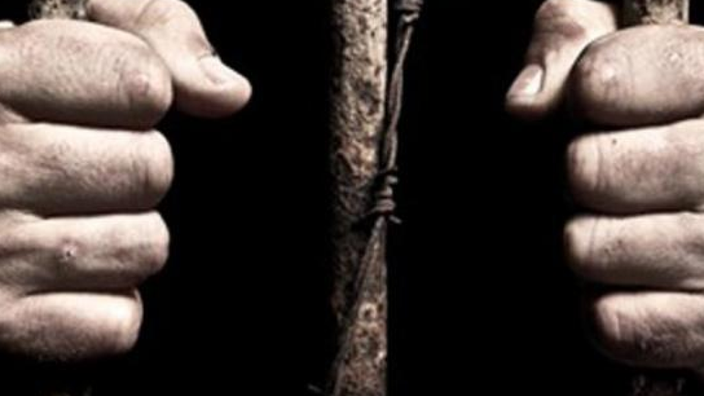 والدة اسير صهيوني...علينا الخضوع لمطالب حماس
