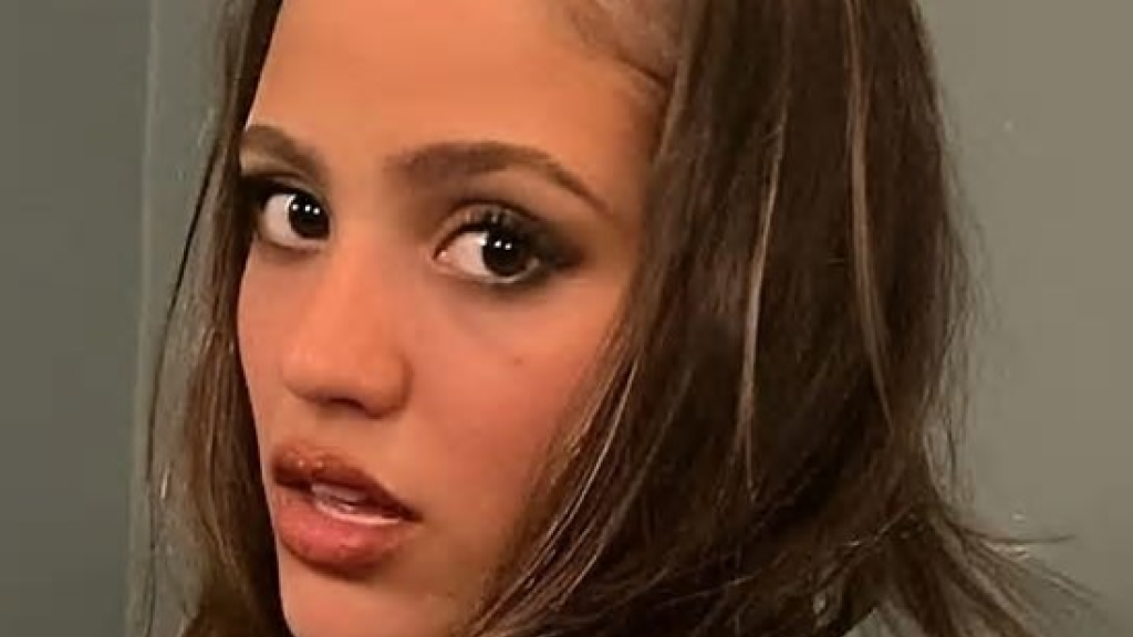 جنا دياب: أناقة عصرية وجمالية تتصدر السوشيال ميديا