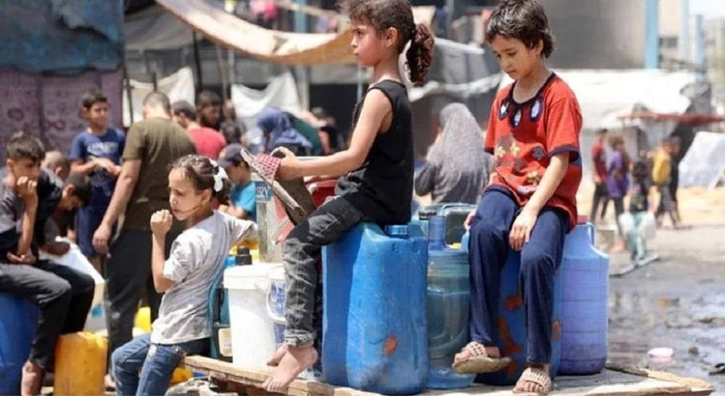 العدو الإسرائيلي يسمح بدخول البضائع إلى غزة