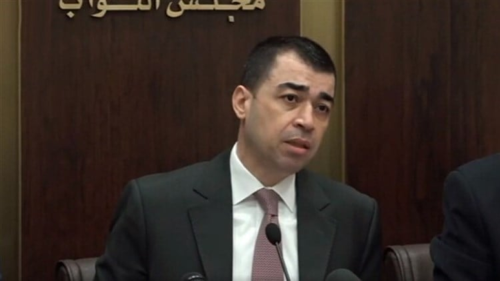 نائب التيار :يوجّه سؤالاً للحكومة حول تعيين رئيس مجلس إدارة الطيران المدني