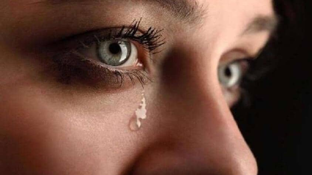 دموعك تحميك.. لا تكبتها!