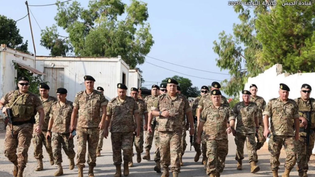 قائد الجيش بالنيابة يتفقد عددًا من الوحدات المنتشرة في الجنوب