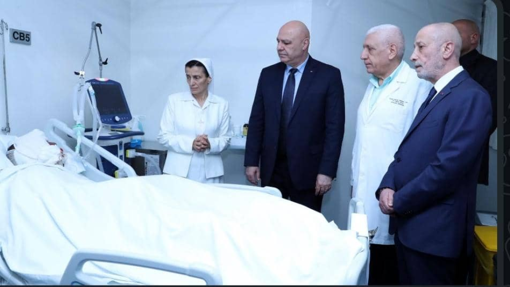 الرئيس عون يزور أحد العسكريّين الجرحى
