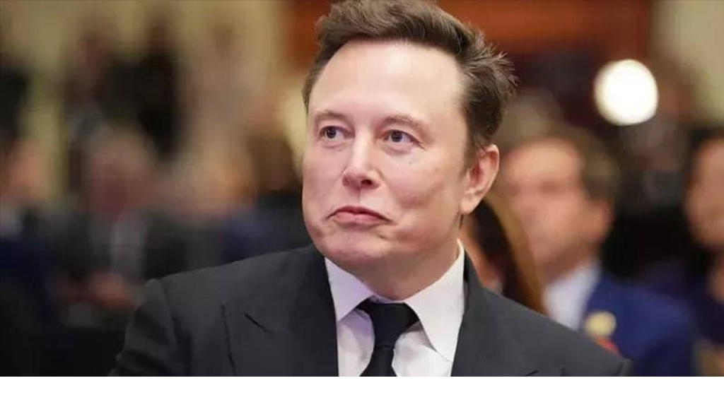 ماسك يتهم آبل بمخالفة قوانين الاحتكار ويتوعد بمقاضاتها!