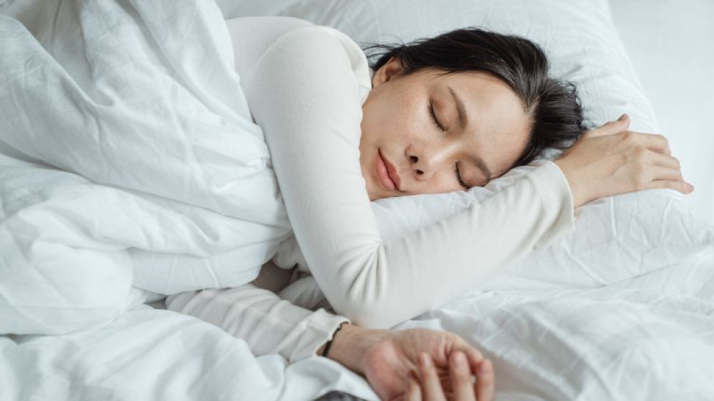 التكلم أثناء النوم... ظاهرة طبيعية أم مشكلة؟