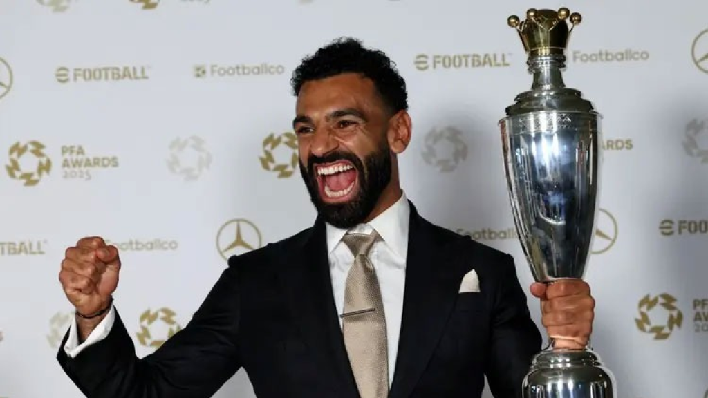 انجاز تاريخي.. محمد صلاح يفوز بجائزة أفضل لاعب في إنجلترا