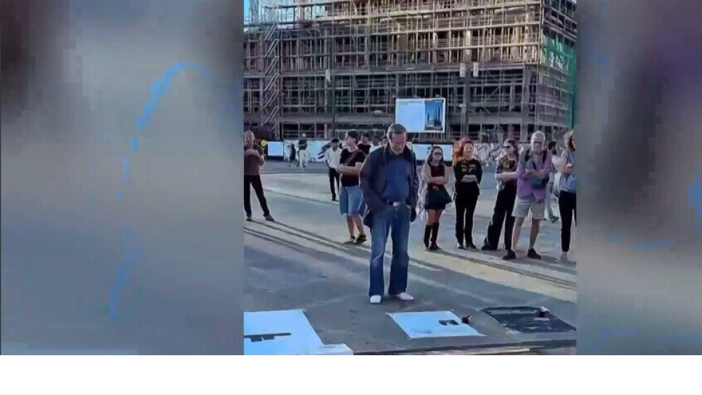 برلين.. وقفة صامتة تجسد صور قتلى غزة من الأطفال والصحفيين.. فيديو