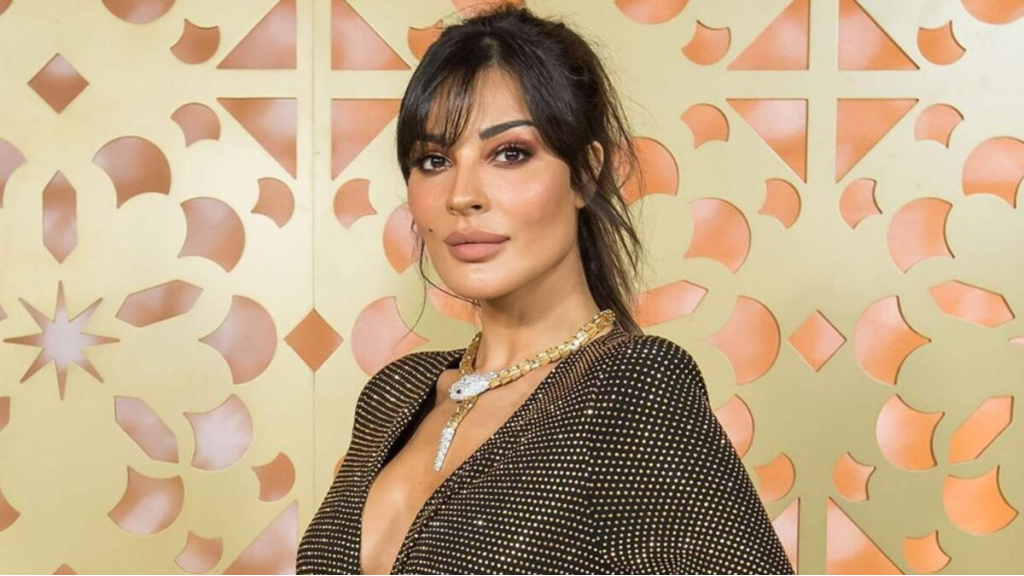 بالفيديو: نادين نسيب نجيم تقضي وقتاً ممتعاً على اليخت بملابس السباحة