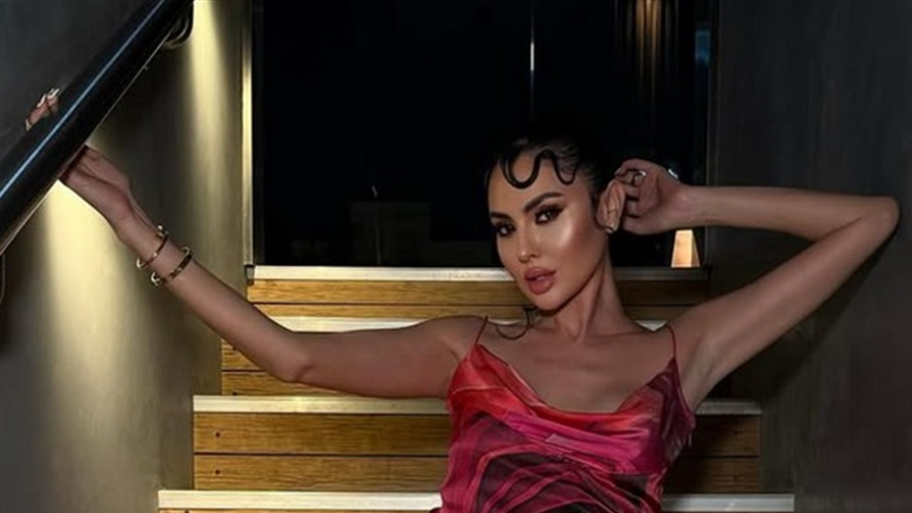 فنانة شهيرة تُفاجئ الجمهور بظهورها مع طليقها السعودي (صور)