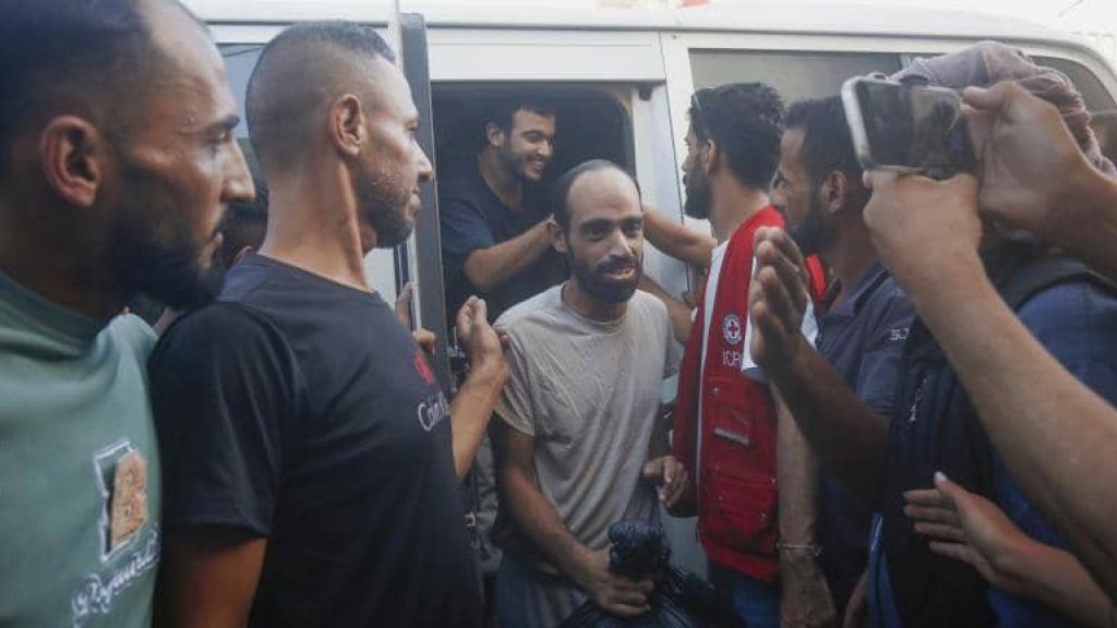 إسرائيل تفرج عن 9 أسرى فلسطينيين من غزة