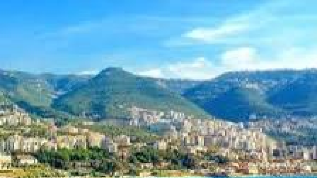 مرفأ جونية: البحر الذي يتنفّس منه لبنان رجاءً