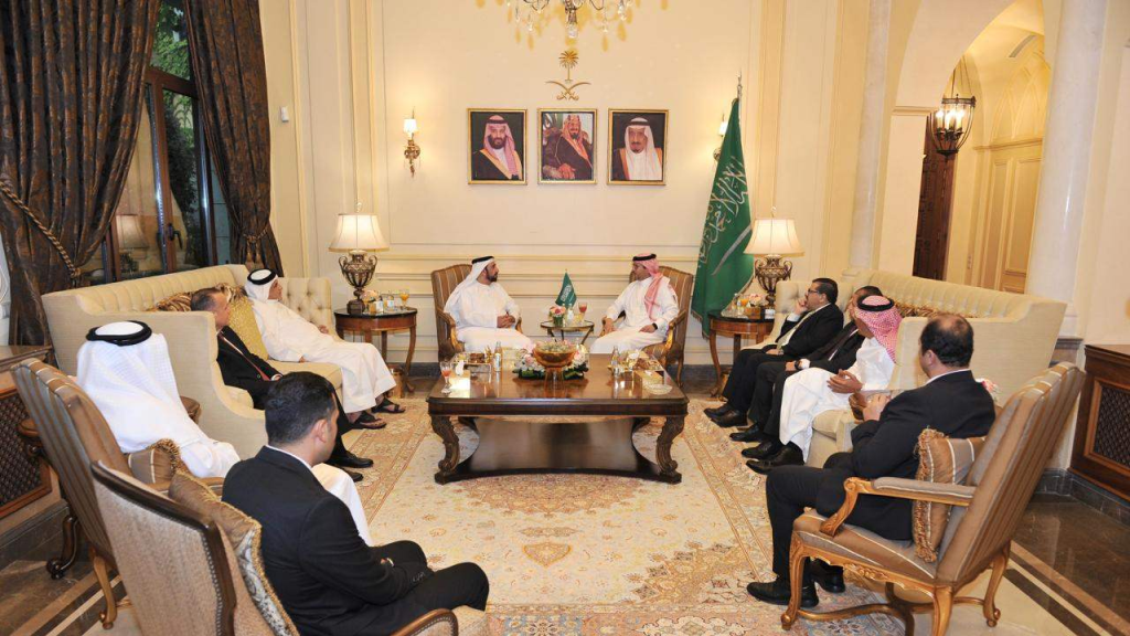 التقى الوفد البرلماني العربي برئاسة محمد أحمد اليماحي، السفيرَ السعودي في لبنان وليد بخاري، وذلك في إطار زيارته الرسمية إلى بيروت