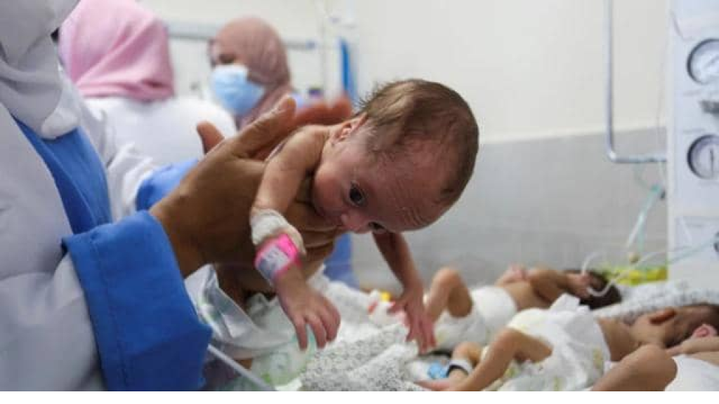 أم من غزة: أمسكت برأس جنيني وقطعت حبله السري..وأطفالي الصغار يبكون من شدة الخوف