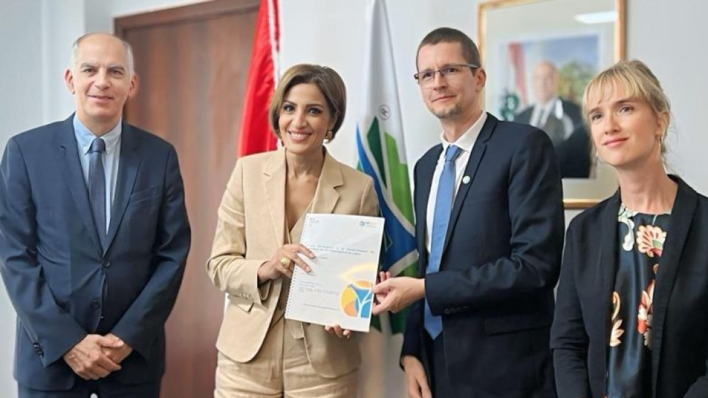 الزين تسلّمت من بالول تقريرا حول تحديث هيكلية وزارة البيئة