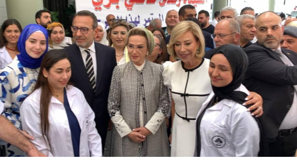 السيدة الأولى والسيدة رندة بري في جولة إنسانية بالنبطية (صور)