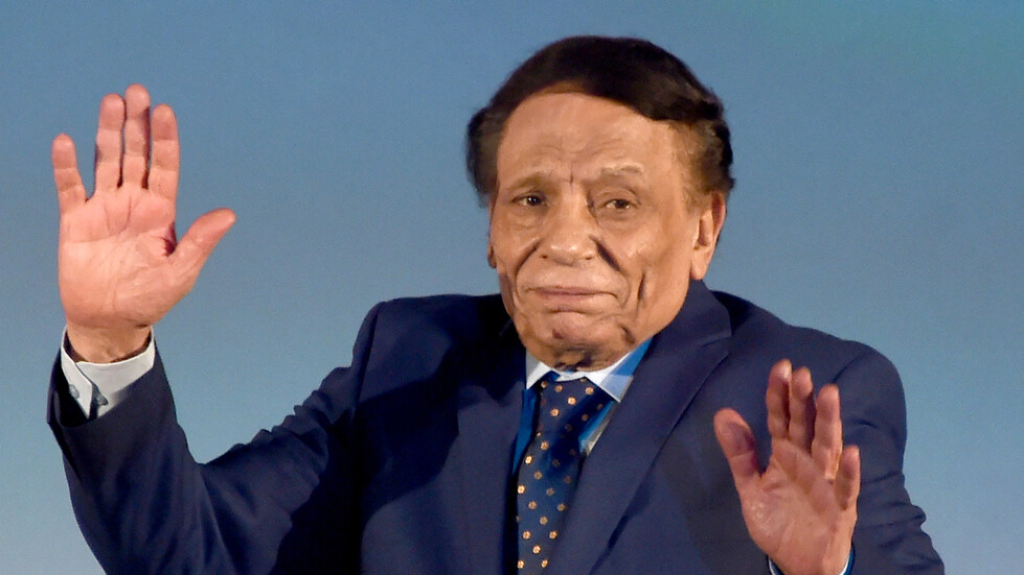 عادل إمام يبني مسجداً.. وهذا ما طلبه من أولاده (صور)