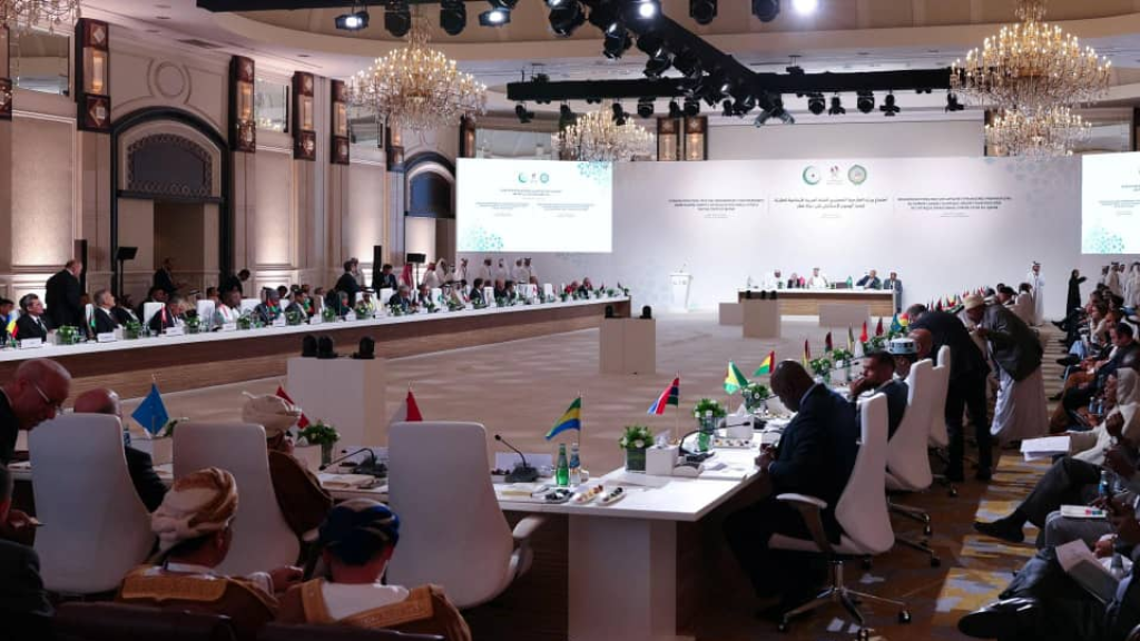 قمة الدوحة.. قادة وزعماء ينددون بالعدوان على قطر واعتماد البيان الختامي