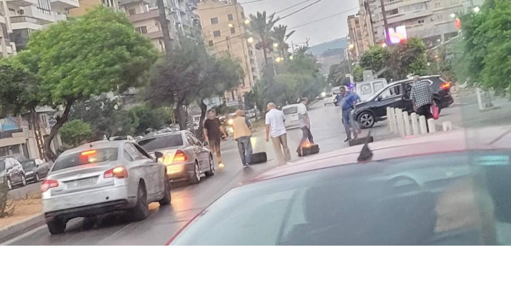 قطع طرق في طرابلس (فيديو)