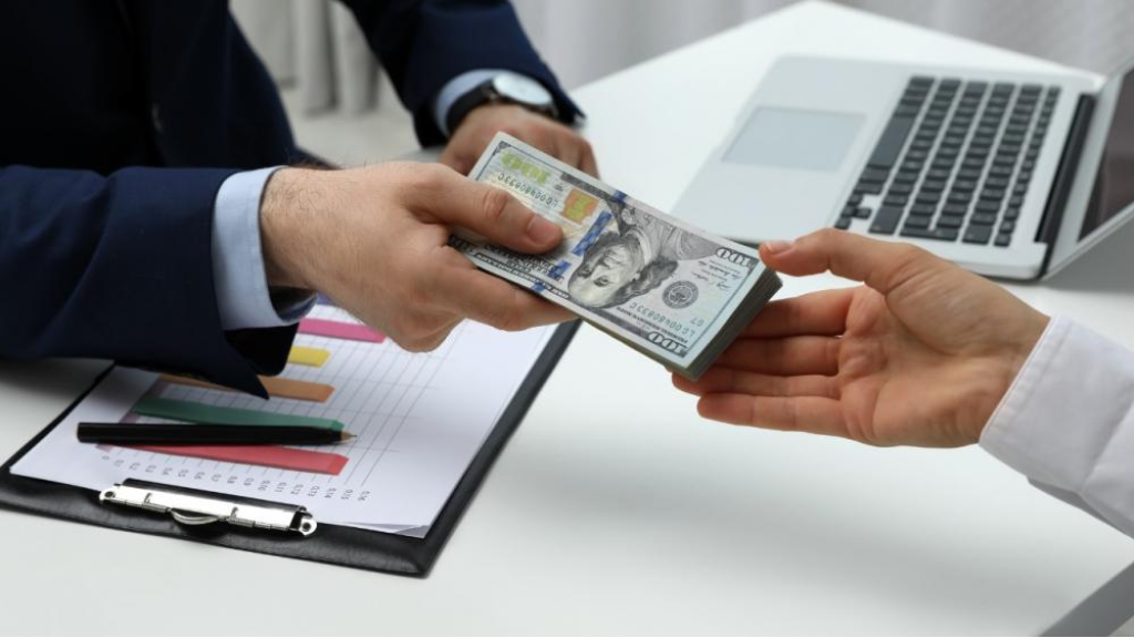 بعد ست سنوات من التوقف… القروض تعود إلى المصارف اللبنانية ضمن شروط!