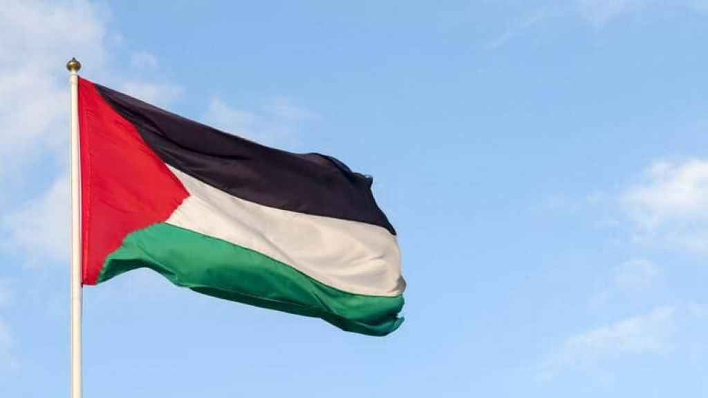 فرنسا تمنع رفع الأعلام الفلسطينية على المباني العامة قبل الاعتراف بالدولة الفلسطينية