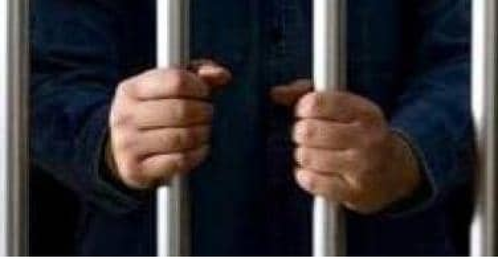 بلدة جنوبية تحت رحمة سجين فارّ… يتجوّل خلسةً ويختفي والأهالي يصرخون رعباً!