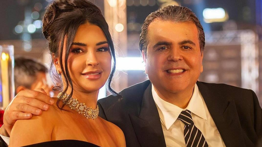 مشهد حميمي: قبلة عاطفية بين جمال سنان وماغي بو غصن تثير إعجاب المتابعين.