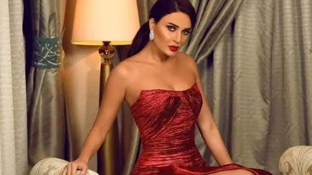 وسط حراسة مشددة.. سيرين عبد النور تفوز بجائزة أفضل ممثلة في مصر (فيديو)