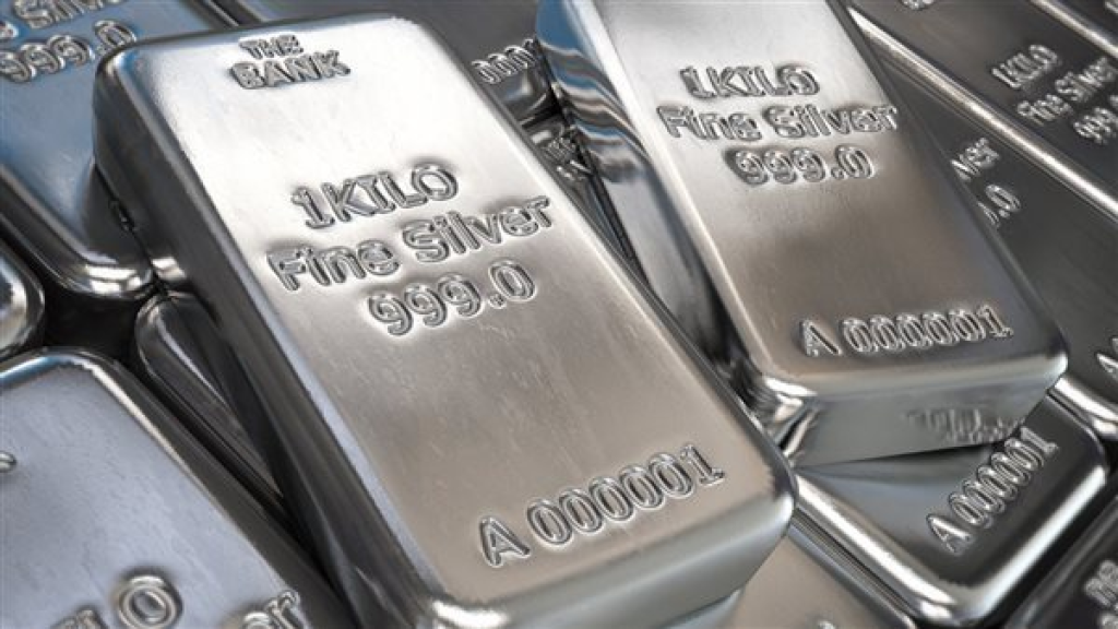 سعر الفضة يقفز لأعلى مستوياته منذ 2011.. والذهب قرب قمته القياسية