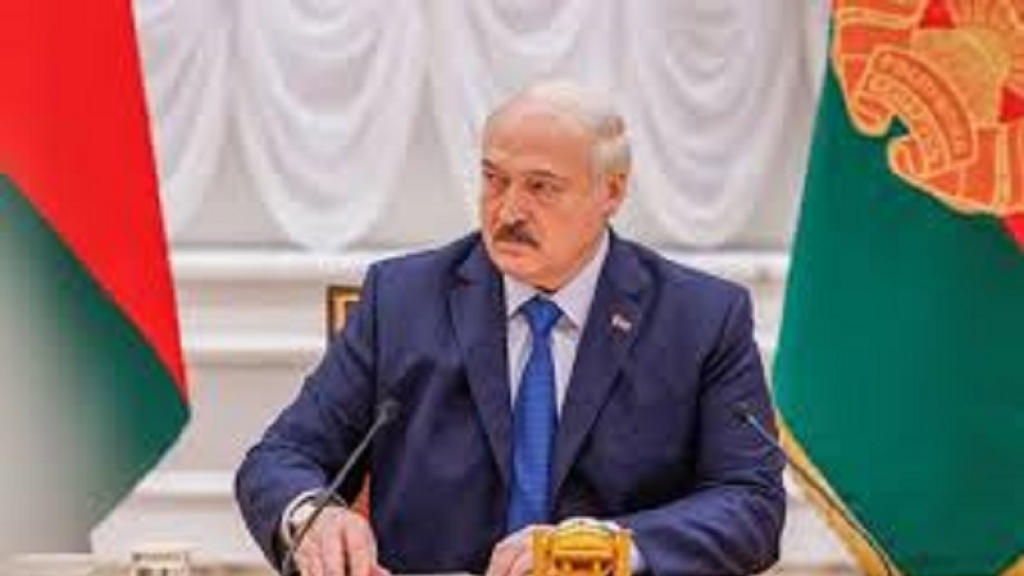 لوكاشينكو: العمل والانضباط أفضل من القتال لتعزيز الاقتصاد