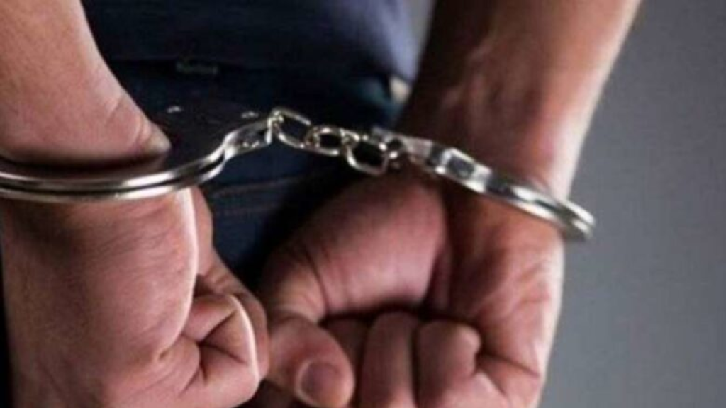 مروج مخدرات أطلق النار على شرفة أحد المنازل.. وهذا ما حل به!