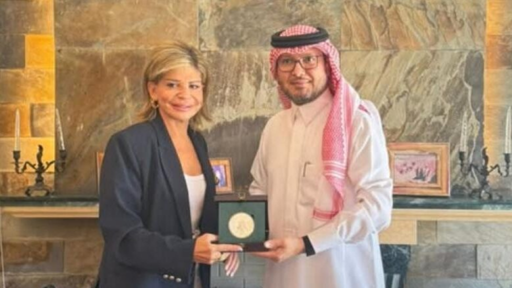 تقديراً لمواقفها… ميدالية سعودية لمي شدياق