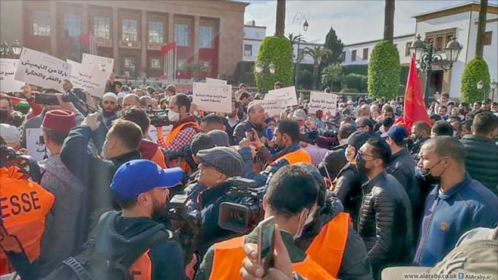 احتجاجات في المغرب وسط أنباء عن فرار الملك محمد السادس إلى فرنسا