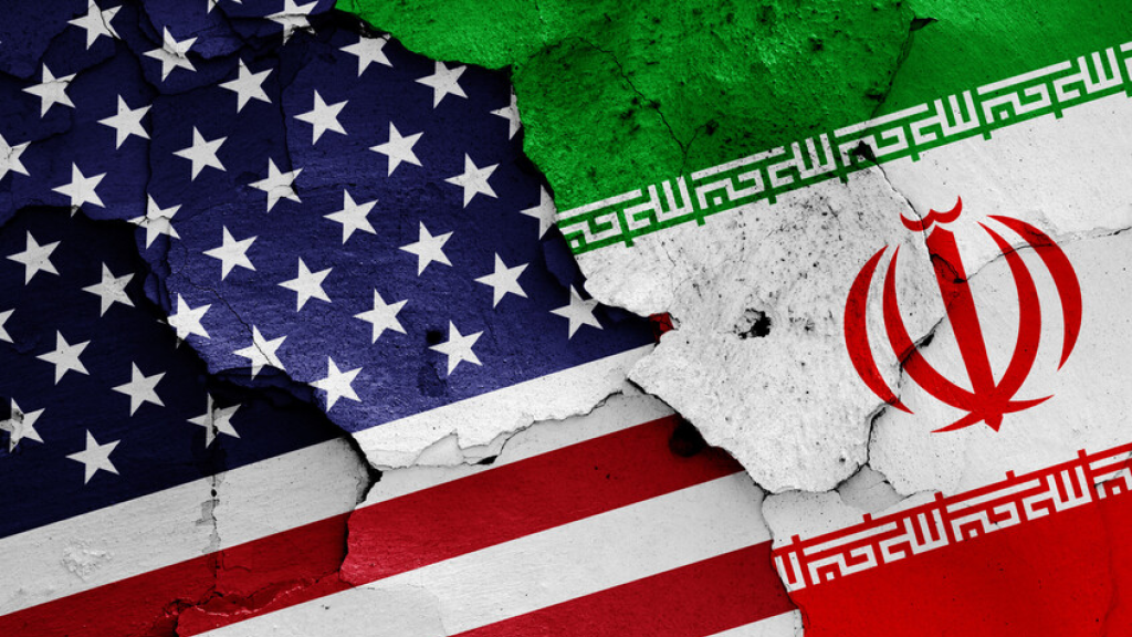 ترحيل 100 إيراني من الولايات المتحدة