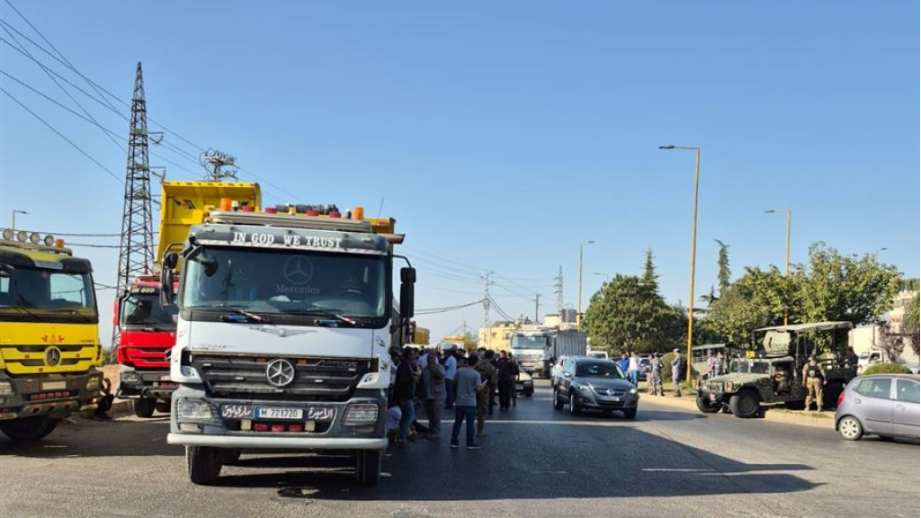 فتح طريق ضهر البيدر بعد وعود بمتابعة مطالب السائقين